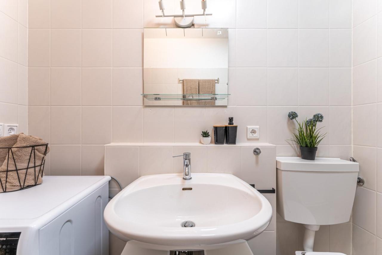 Vollausgtesttattes Modernes Studio,Nahe Btu,Netflix,Kostenloser Tiefgaragenstellplatz Cottbus Luaran gambar